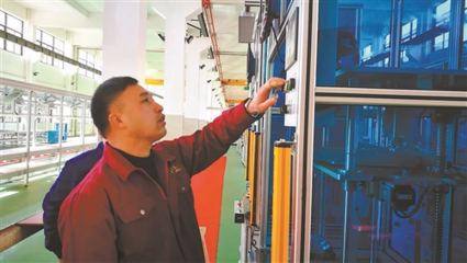 匠心筑梦 记电气设备修理劳模杨文杰的工匠之路