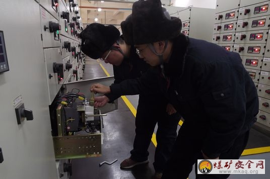 甲醇厂电气车间检修三班创新推出常态化隐患排查新规